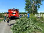 В селе Советское Советского района ликвидировали последствия непогоды на кладбище